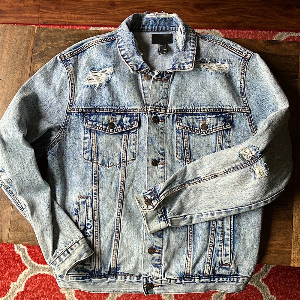 Forever 21 | Men’s distressed light wash jean jacket large blue